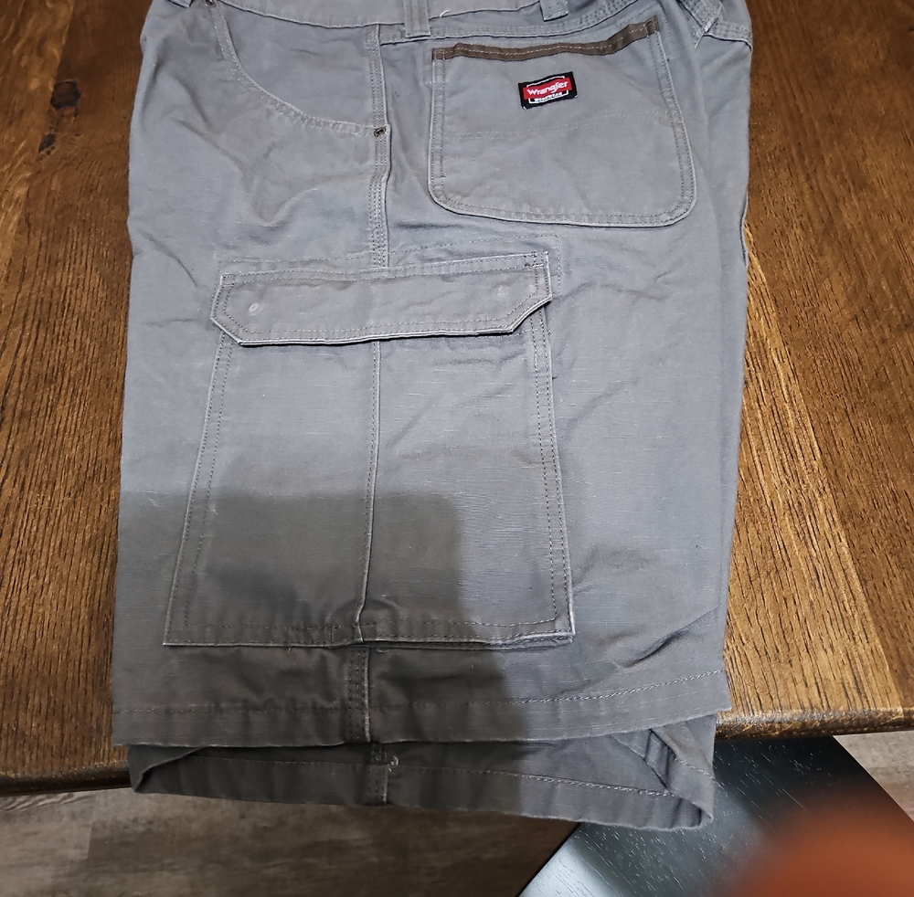 Wrangler Men's Light Gray Cargo Shorts with Pocket Flap